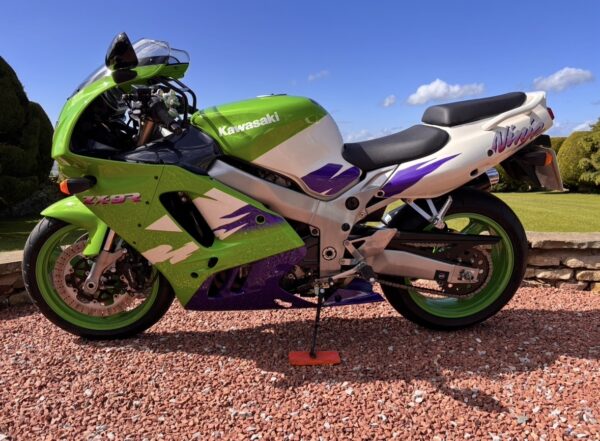97 - P KAWASAKI NINJA ZX9R B4 - STUNNING OLD SCHOOL SUPERBIKE