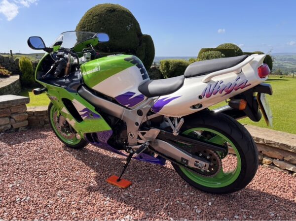 97 - P KAWASAKI NINJA ZX9R B4 - STUNNING OLD SCHOOL SUPERBIKE