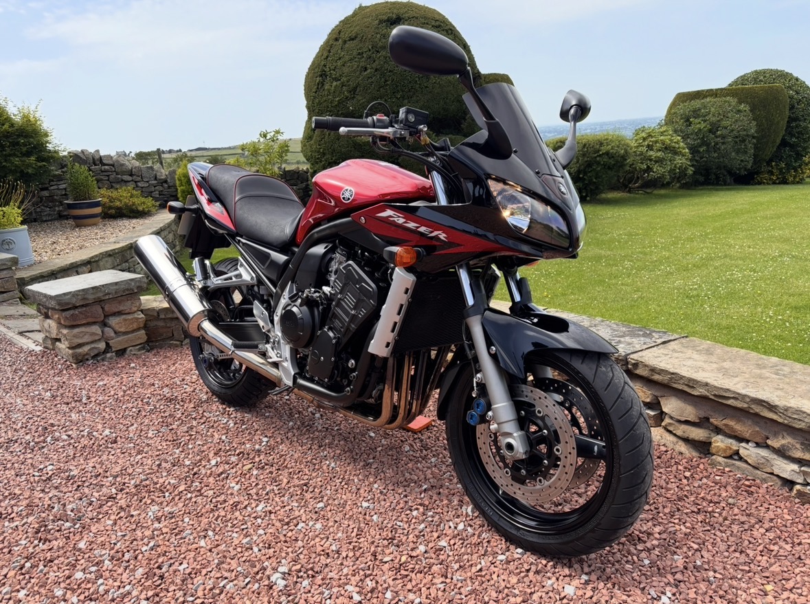 05 - 05 YAMAHA FZS1000 - FAZER 1000 - LOW MILES - STUNNING BIKE