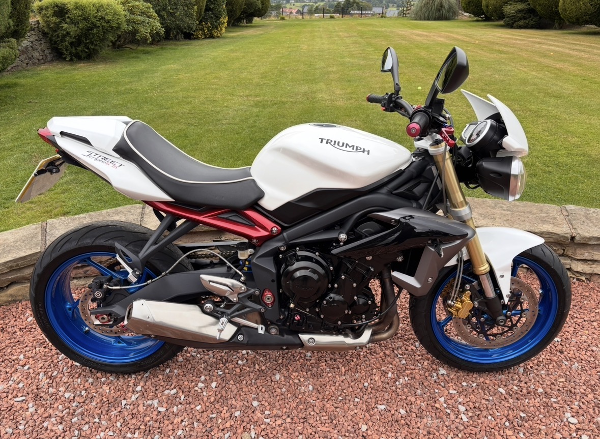 16 - 16 TRIUMPH STREET TRIPLE 675 S - LOW MILES FTSH - Image 3