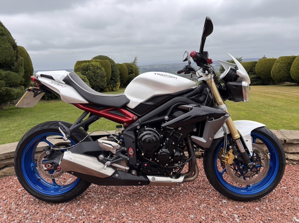 16 - 16 TRIUMPH STREET TRIPLE 675 S - LOW MILES FTSH - Image 4