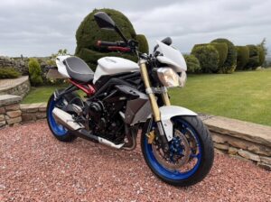16 - 16 TRIUMPH STREET TRIPLE 675 S - LOW MILES FTSH