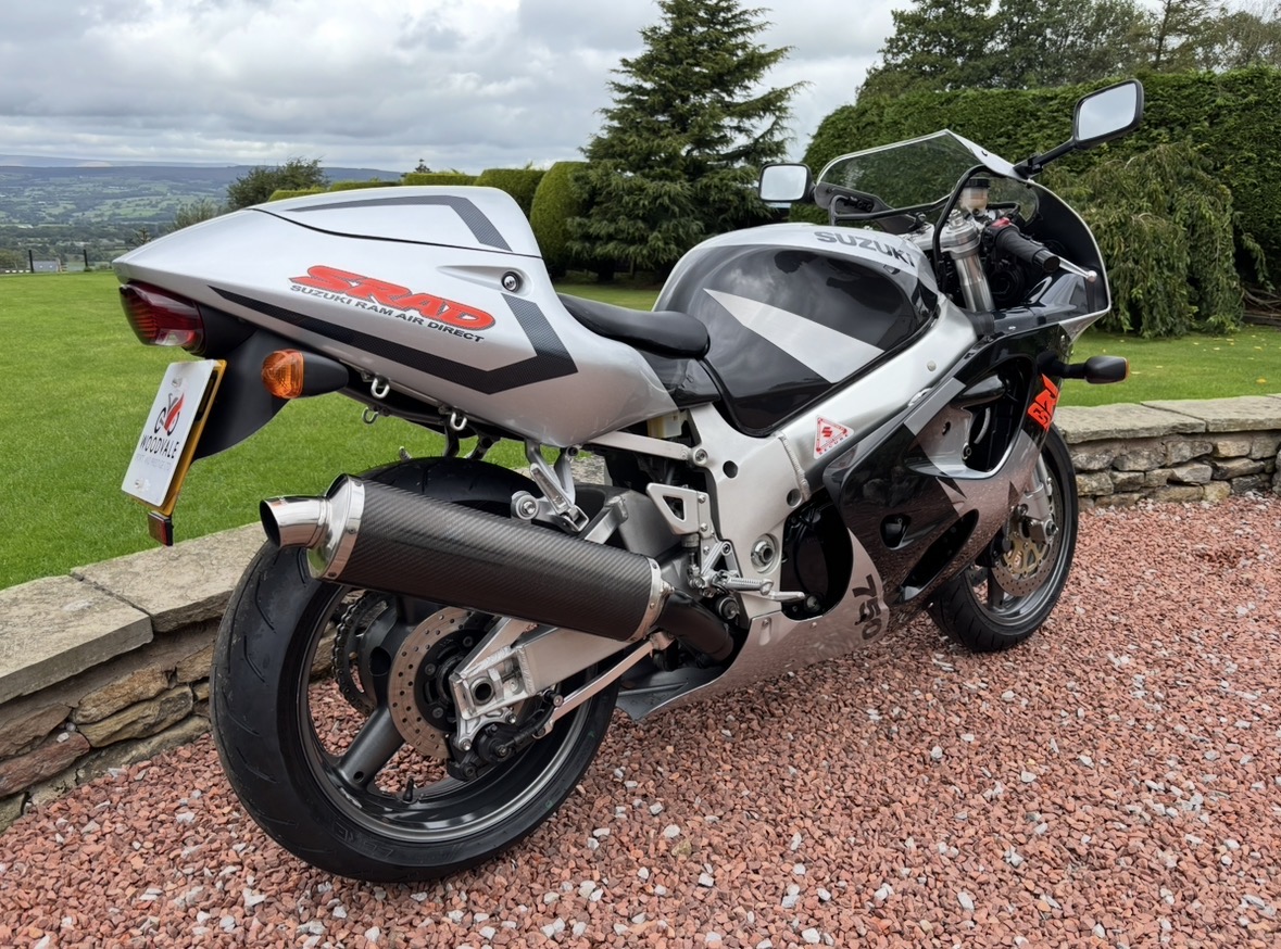 97 - P SUZUKI GSXR750V SRAD - STUNNING 90's SUPERBIKE - ONLY 2 OWNERS - Image 2
