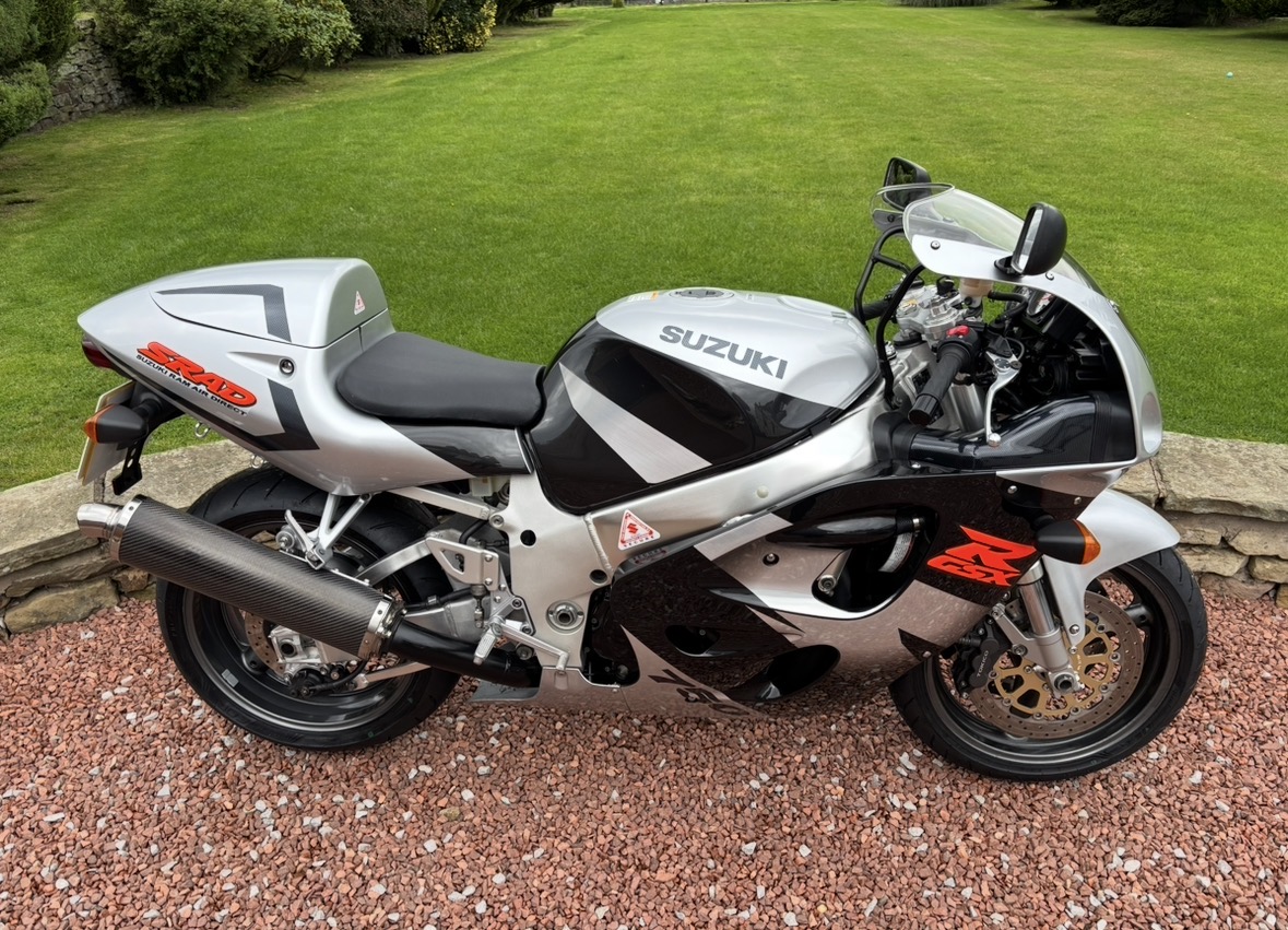 97 - P SUZUKI GSXR750V SRAD - STUNNING 90's SUPERBIKE - ONLY 2 OWNERS - Image 3