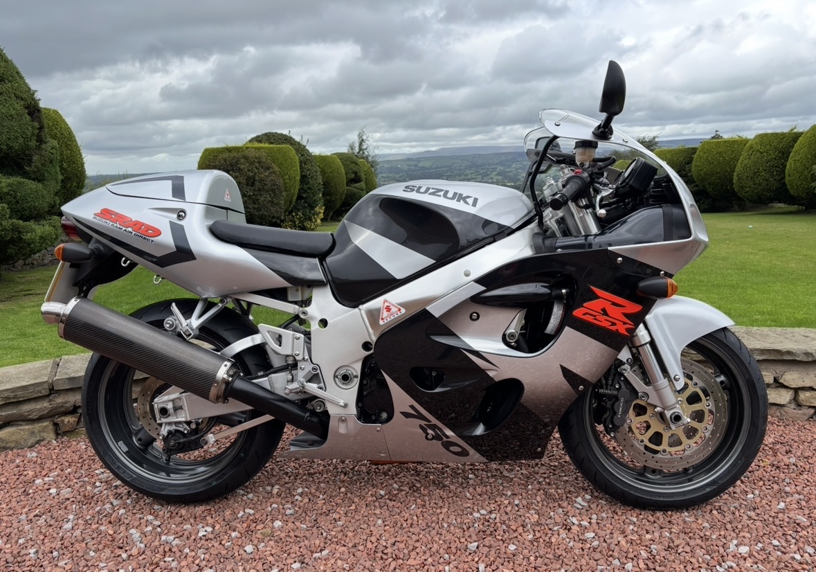 97 - P SUZUKI GSXR750V SRAD - STUNNING 90's SUPERBIKE - ONLY 2 OWNERS - Image 4