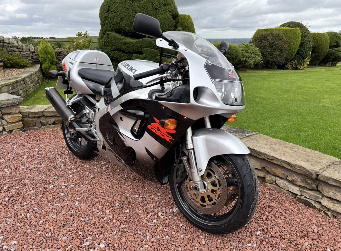 97 - P SUZUKI GSXR750V SRAD - STUNNING 90's SUPERBIKE - ONLY 2 OWNERS