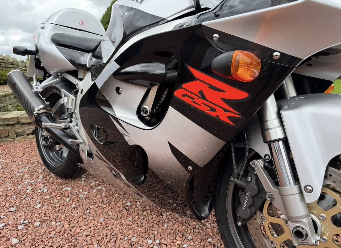 97 - P SUZUKI GSXR750V SRAD - STUNNING 90's SUPERBIKE - ONLY 2 OWNERS - Image 13
