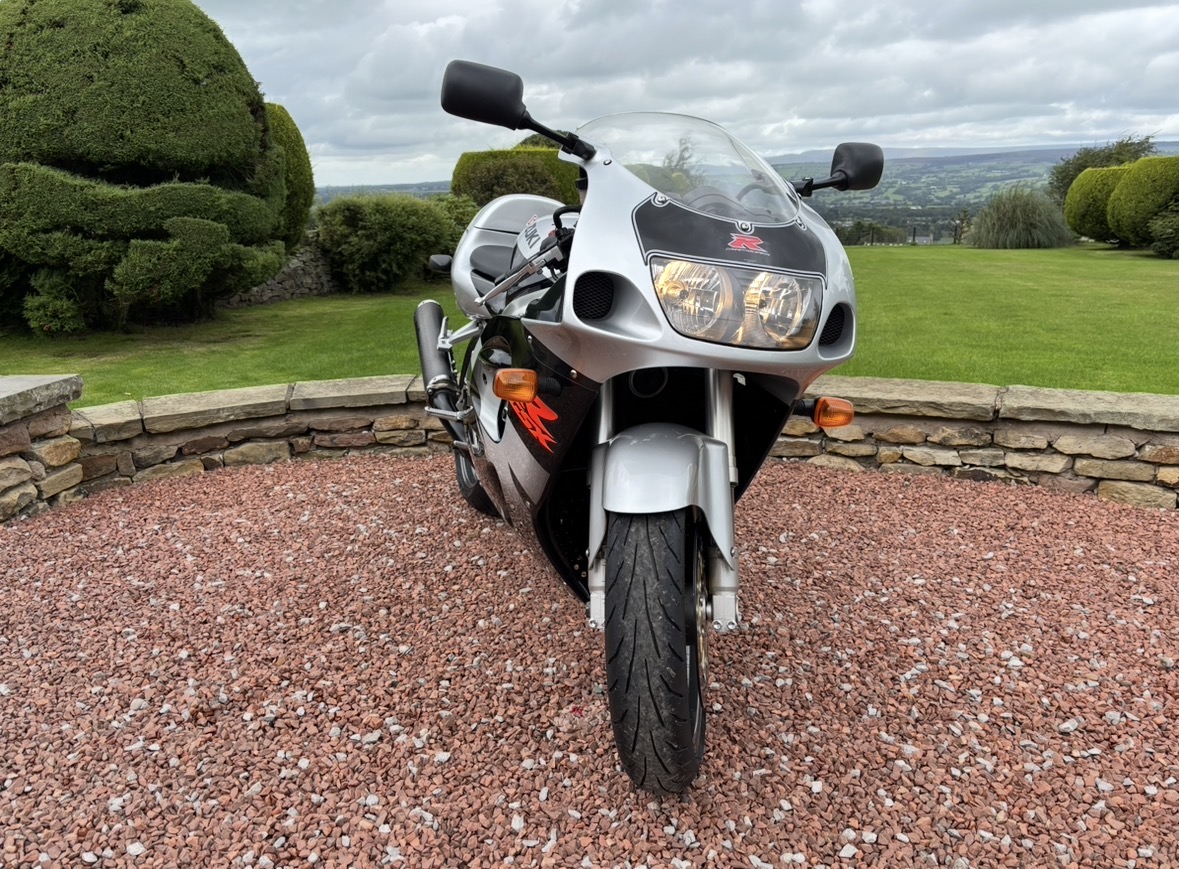97 - P SUZUKI GSXR750V SRAD - STUNNING 90's SUPERBIKE - ONLY 2 OWNERS - Image 6