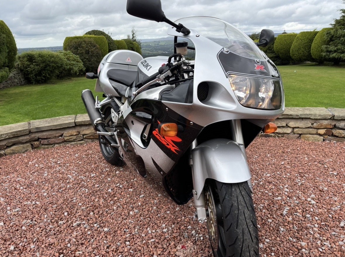 97 - P SUZUKI GSXR750V SRAD - STUNNING 90's SUPERBIKE - ONLY 2 OWNERS - Image 15