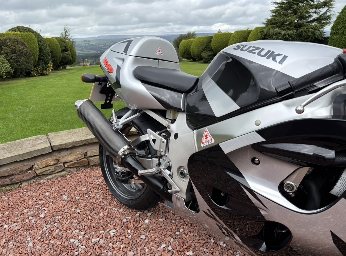 97 - P SUZUKI GSXR750V SRAD - STUNNING 90's SUPERBIKE - ONLY 2 OWNERS - Image 14